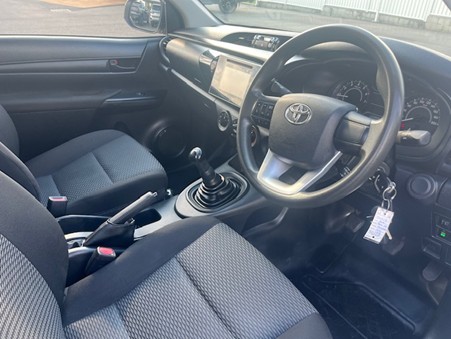 2016 TOYOTA HILUX 4X2 WORKMATE SC/C 2WD MANUAL - Image 9