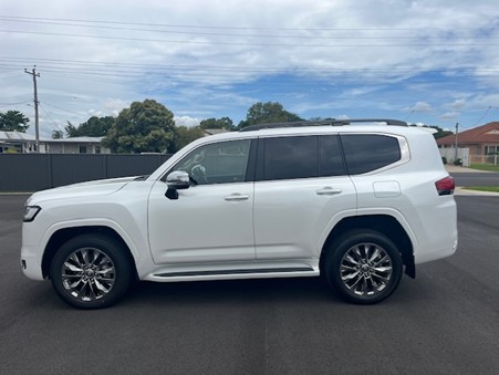 2022 TOYOTA LANDCRUISER SAHARA ZX 4WD T/D WAGON AUTO - Image 4